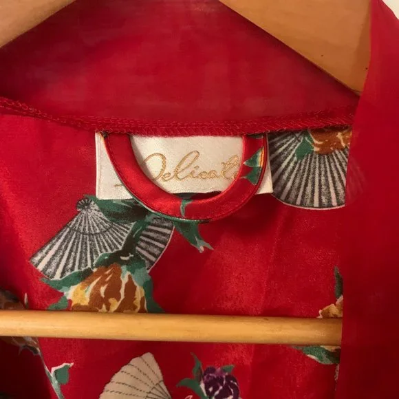 Delicate Satin Red Patterned Robe - Picture 2 of 4
